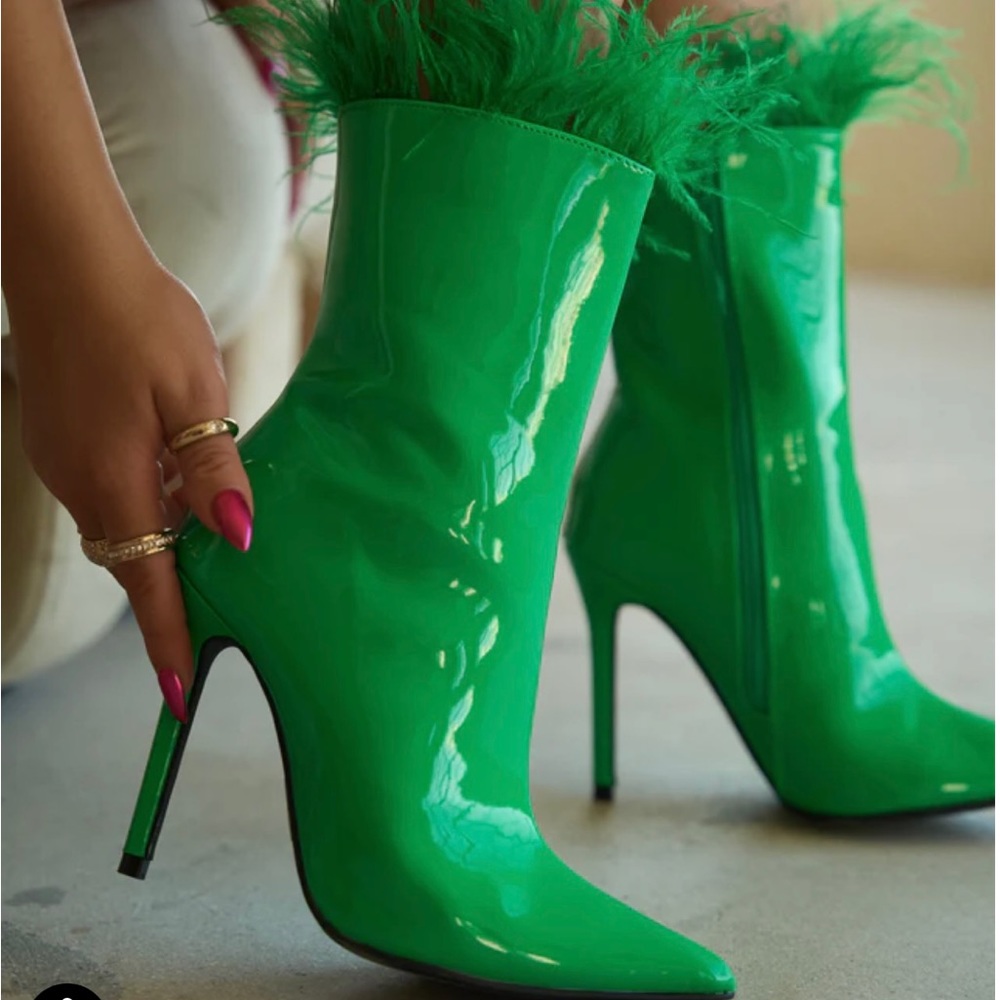 Green feather heels size 7